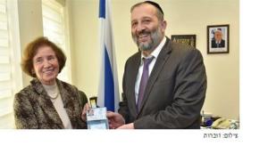 Beate Klarsfeld Arye Deri Israeli citizenship February 2016